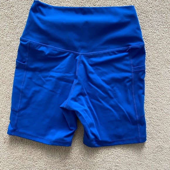 Colorfulkoala Essential Leggings w/Pockets 6” Inseam - Picture 5 of 5